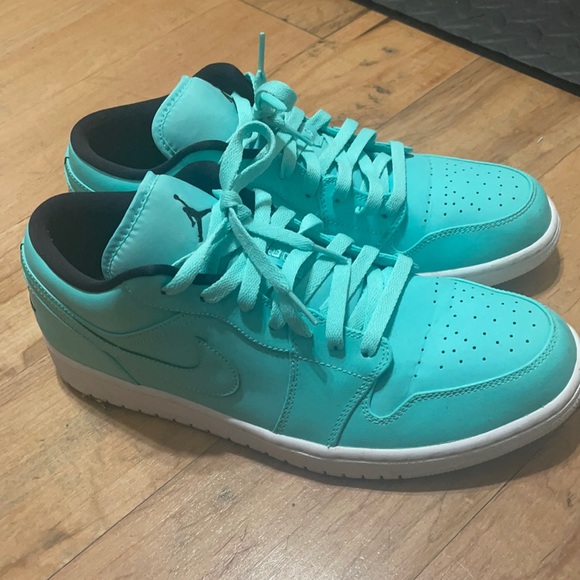 Air Jordan 1 Low ‘Hyper Turquoise” - Picture 1 of 5